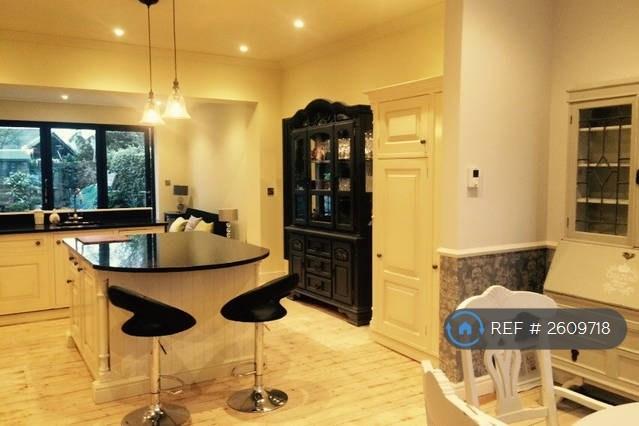 Kitchen Through To Garden