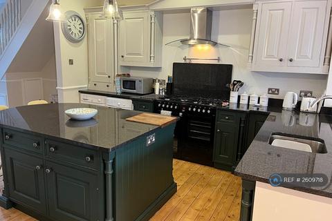 2 bedroom terraced house to rent, Fire Station Square, Salford, M5