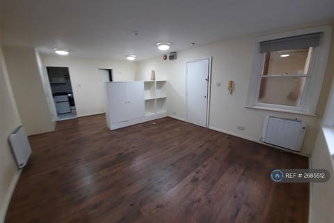 Studio to rent, Hornsey Lane, London, N6
