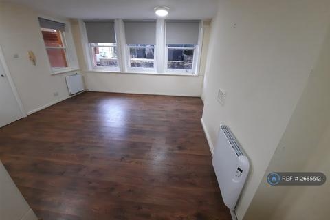Studio to rent, Hornsey Lane, London, N6