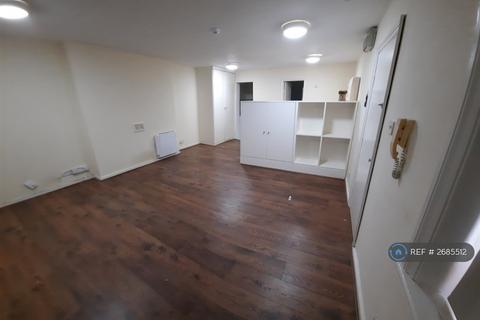 Studio to rent, Hornsey Lane, London, N6