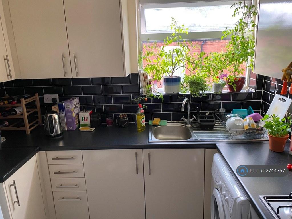 Kitchen Including Breakfast Bar