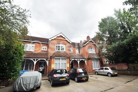 Studio to rent, Colney Hatch Lane, London N10