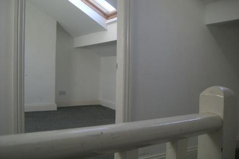 2 bedroom terraced house to rent, Bexley Terrace, Leeds LS8