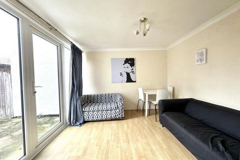 3 bedroom terraced house for sale, Gainsborough Road, Epsom