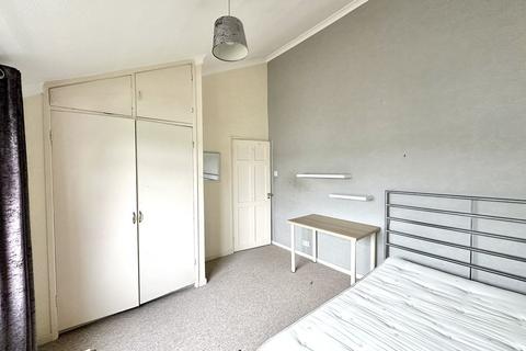 3 bedroom terraced house for sale, Gainsborough Road, Epsom