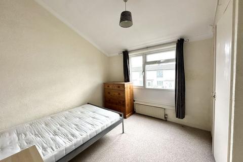 3 bedroom terraced house for sale, Gainsborough Road, Epsom