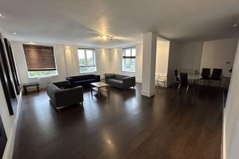 3 bedroom flat to rent, Woodgrange Avenue, Harrow
