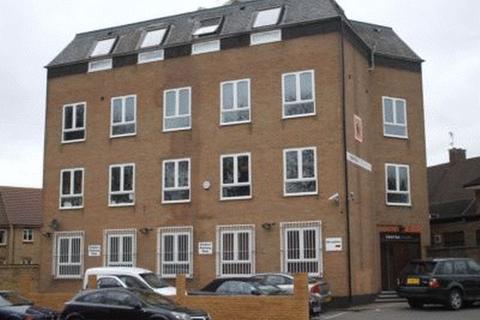 3 bedroom flat to rent, Woodgrange Avenue, Harrow