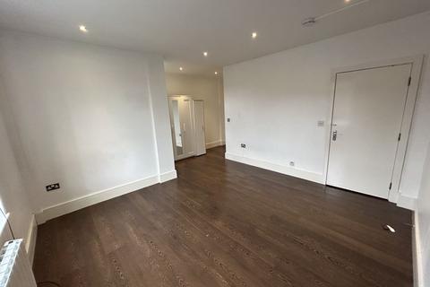 3 bedroom flat to rent, Woodgrange Avenue, Harrow