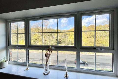 1 bedroom apartment for sale, Portsmouth Road, Thames Ditton
