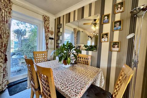 3 bedroom semi-detached house for sale, Cherry Tree Road, Beaconsfield HP9