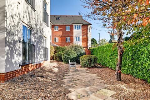 2 bedroom flat for sale, Church Street, Walton-On-Thames