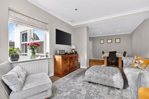 2 bedroom flat for sale, Church Street, Walton-On-Thames