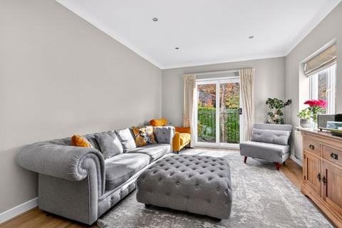 2 bedroom flat for sale, Church Street, Walton-On-Thames