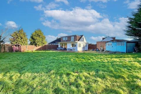 4 bedroom chalet for sale, Browning Road, Luton