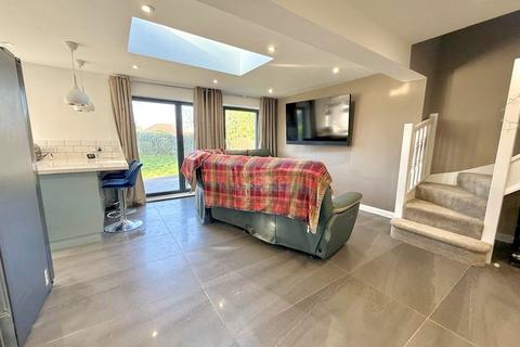 4 bedroom chalet for sale, Browning Road, Luton