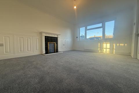 2 bedroom terraced house to rent, Penhurst Close, Eastbourne, BN22