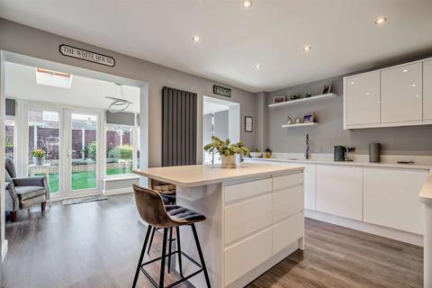 4 bedroom semi-detached house for sale, Halfpenny Close, Barming