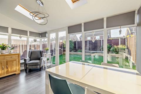 4 bedroom semi-detached house for sale, Halfpenny Close, Barming
