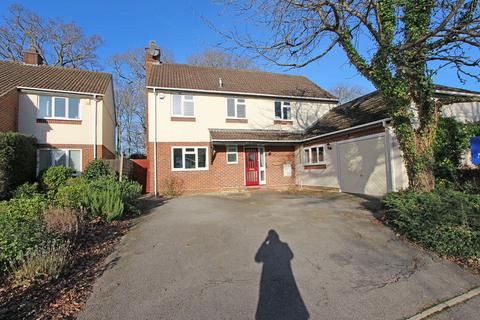 4 bedroom detached house to rent, Badgers Copse, New Milton