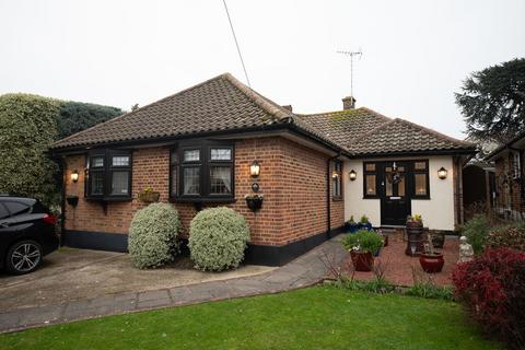 3 bedroom detached bungalow for sale, 37 Kingswood Crescent, Rayleigh