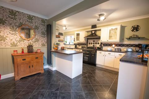 3 bedroom detached bungalow for sale, 37 Kingswood Crescent, Rayleigh