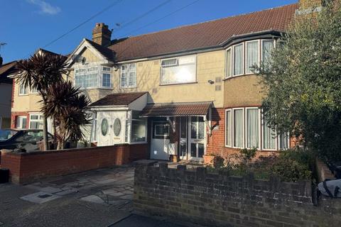 3 bedroom house for sale, Byron Avenue, Cranford, Hounslow