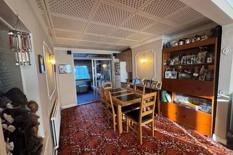 3 bedroom house for sale, Byron Avenue, Cranford, Hounslow