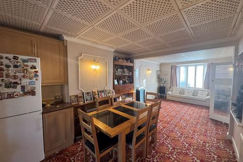 3 bedroom house for sale, Byron Avenue, Cranford, Hounslow