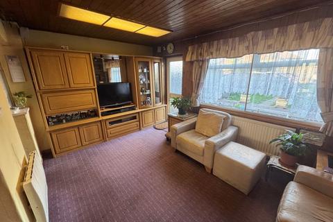 3 bedroom house for sale, Byron Avenue, Cranford, Hounslow