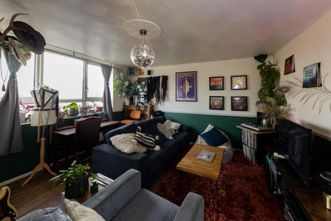 3 bedroom flat for sale, George Downing Estate, London N16