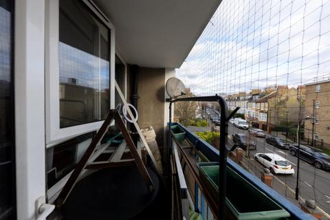 3 bedroom flat for sale, George Downing Estate, London N16