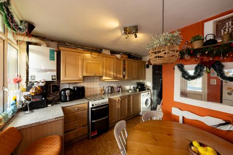3 bedroom flat for sale, George Downing Estate, London N16