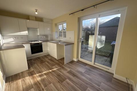 2 bedroom semi-detached house to rent, Tarnbeck Drive, Ormskirk L40
