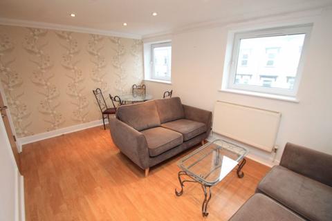2 bedroom apartment to rent, Moira Place, Cardiff CF24