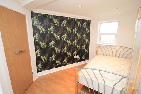 2 bedroom apartment to rent, Moira Place, Cardiff CF24