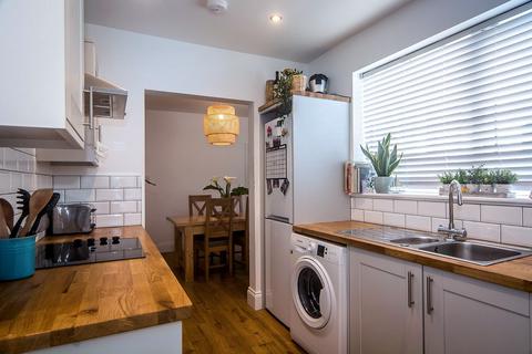 2 bedroom terraced house to rent, Sutherland Road, Southsea PO4