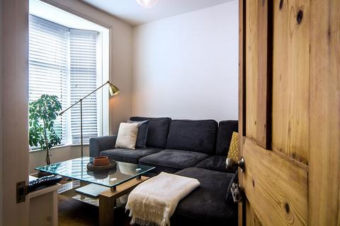 2 bedroom terraced house to rent, Sutherland Road, Southsea PO4