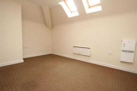 2 bedroom flat to rent, Carlton Street, Farnworth, Bolton, BL4 7PS