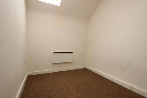 2 bedroom flat to rent, Carlton Street, Farnworth, Bolton, BL4 7PS