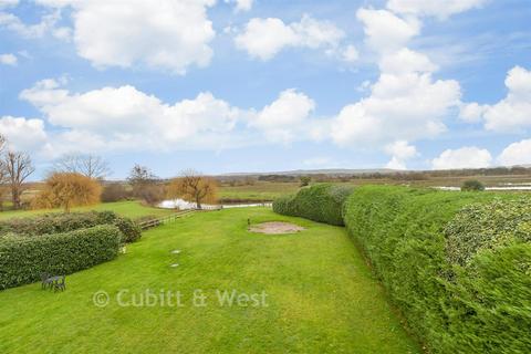 2 bedroom flat for sale, Arun Court, Pulborough RH20