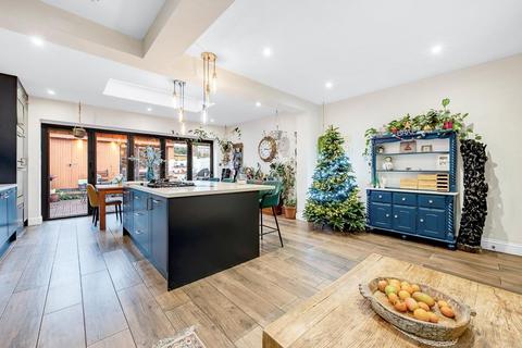 undefined, Grove Avenue, Hanwell, London, W7 3EP