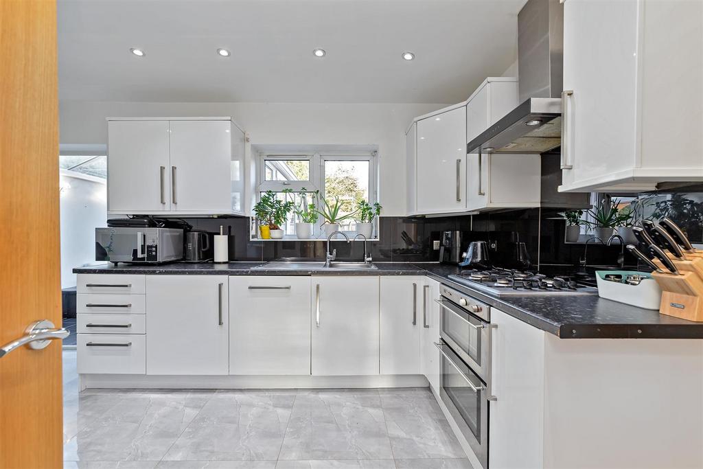 10 Birchwood Way-13.jpg