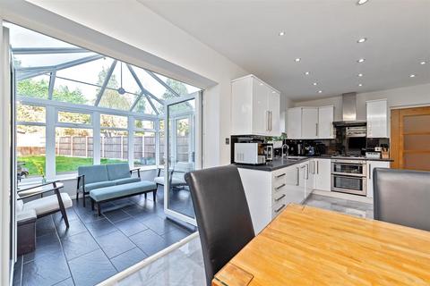 3 bedroom semi-detached house for sale, Birchwood Way, Park Street, St. Albans