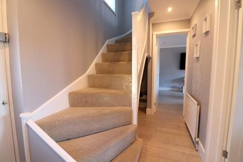 4 bedroom detached house for sale, Luton LU2