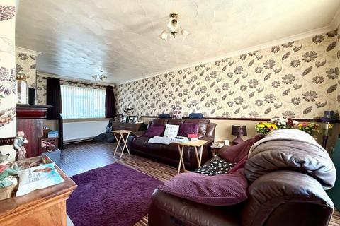 3 bedroom terraced house for sale, East Hill, Runfold, Luton, Bedfordshire, LU3 2EX