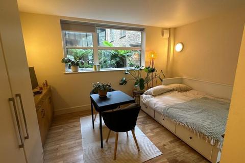 undefined, Black Bull Yard, Hatton Gardens, Farringdon, London, EC1N 8JH