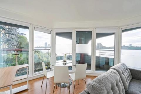 2 bedroom apartment to rent, Seacon Tower, 5 Hutchings Street, South Quay, London, Canary Wharf, E14 8JX