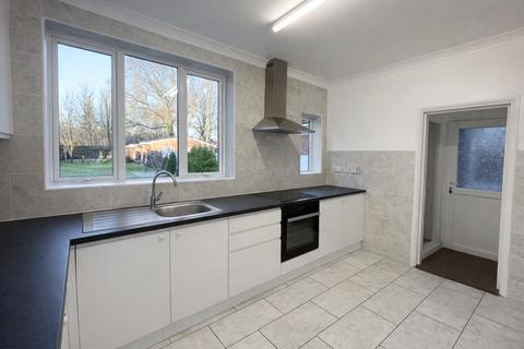 4 bedroom detached house to rent, Seymour Gardens, Greater London TW13